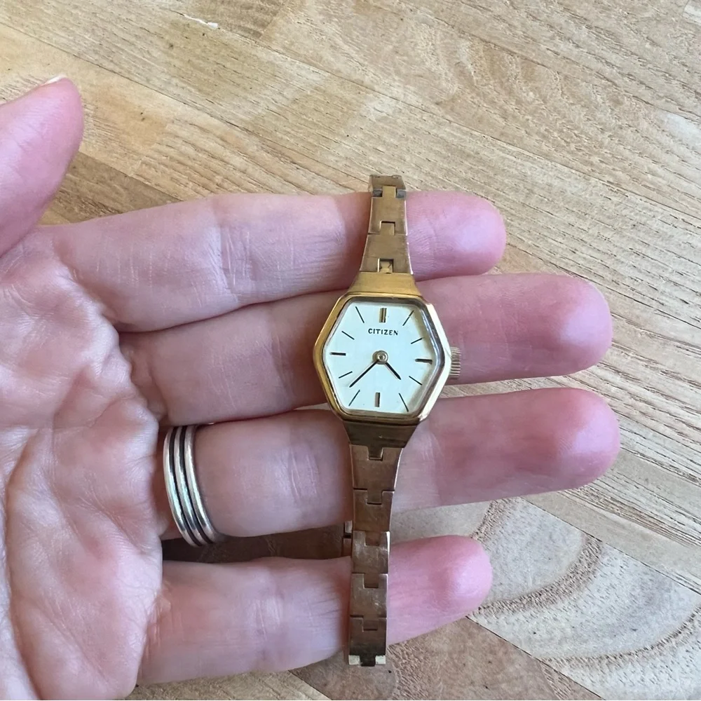 Vintage citizen ladies hexagonal gold tone winding mechanical dress watch